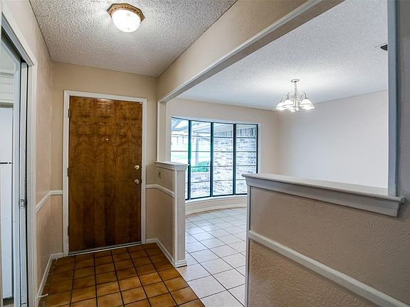 3rd image of 6908 Trail Lake Dr