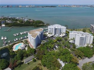 3 Seaside Ln APT 401, Belleair, FL 33756