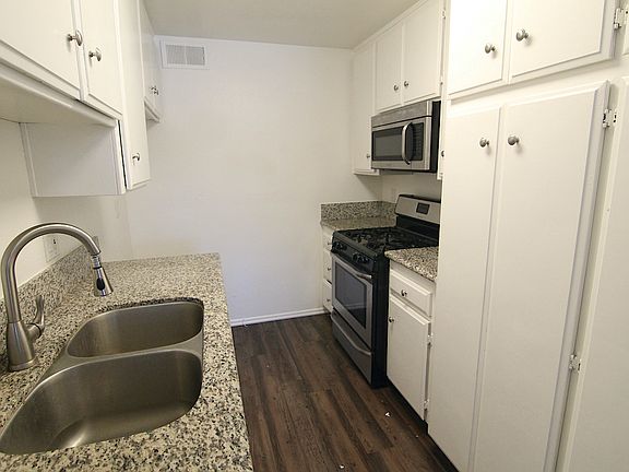 4th image of 4627 Coldwater Canyon Ave