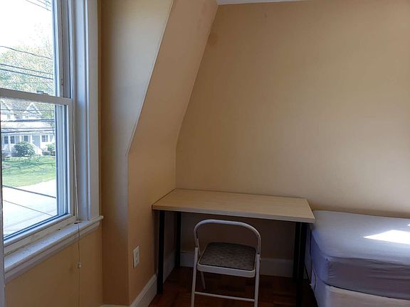 5th image of 361 Parker St