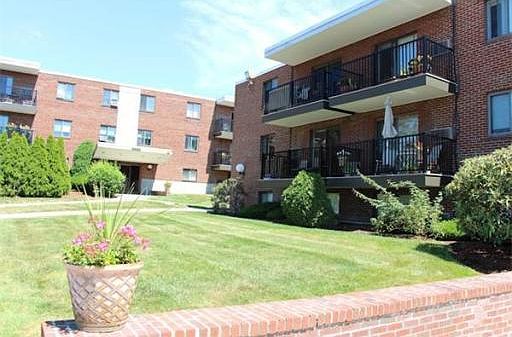 2nd image of 400 Governors Dr APT 27