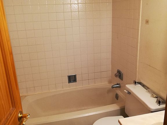 4th image of 1009 Buccaneer Dr APT 3