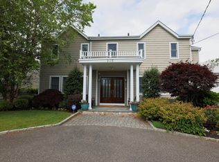 245 Blackheath Rd, Lido Beach, NY 11561