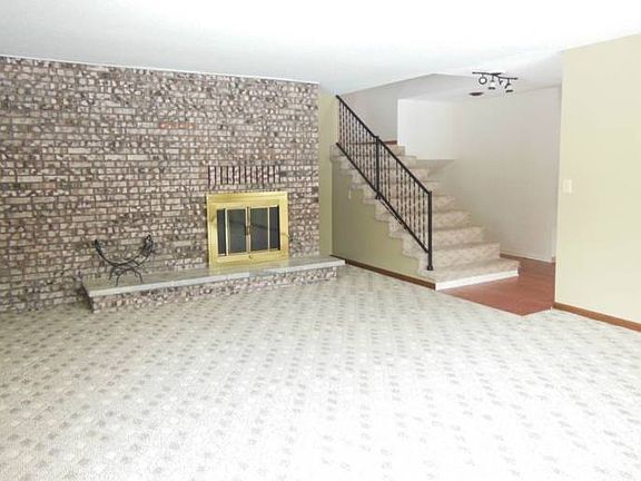 3rd image of 4808 Birchwood Dr
