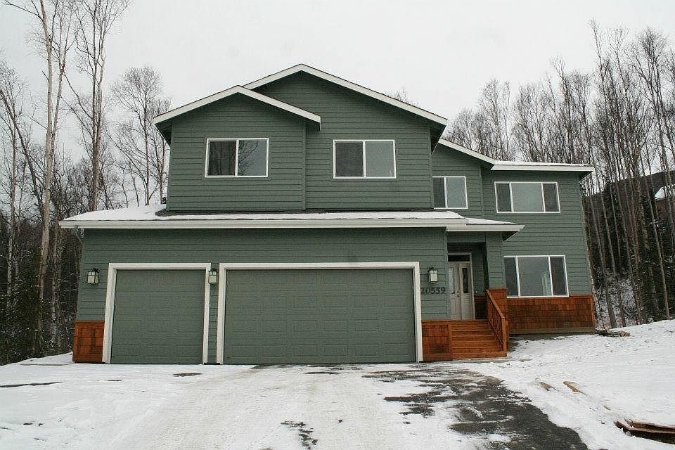 Custom Hagmeier Home surrounded on three sides with greenbelt.