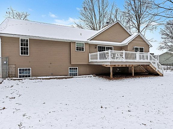 3rd image of 32282 Pinedale Ln