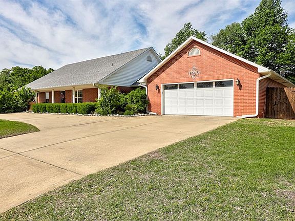 3rd image of 502 Pool Ln