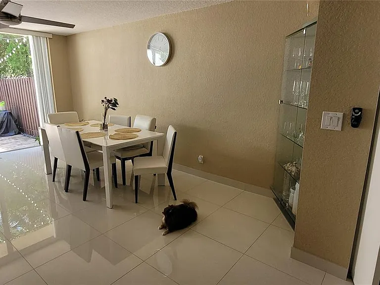 2304 NE 11th St #207 — Photo 3