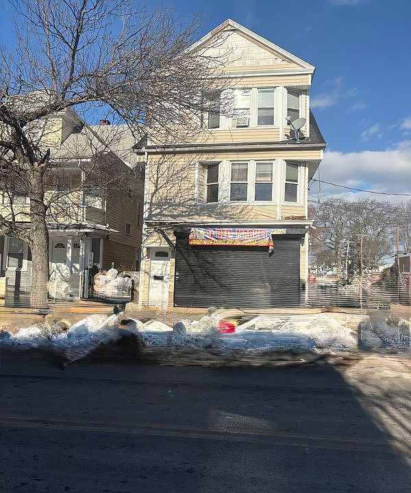 1st image of 252 Maplewood Ave APT 1