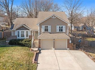 19111 E Roxsbury Ln, Independence, MO 64058