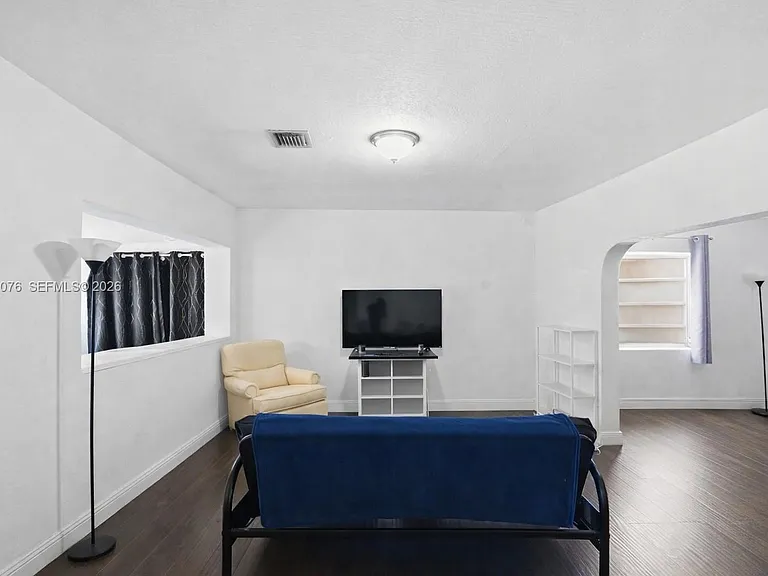 3645 SW 25th Ter — Photo 6