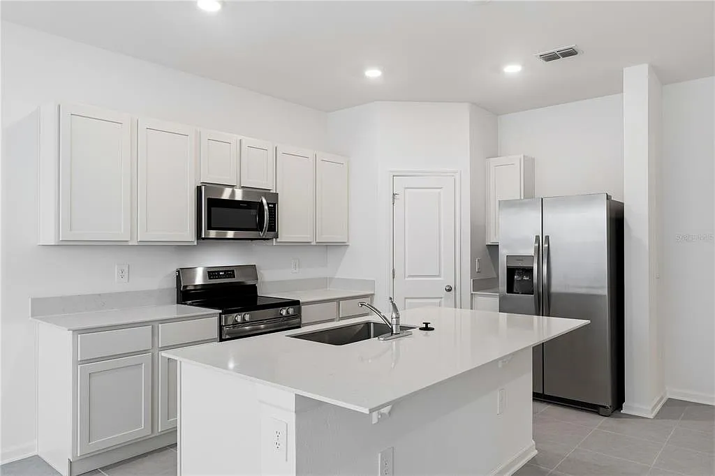 3 bed, 2.5 bath, 1628 sqft, $1,900 — Photo 3