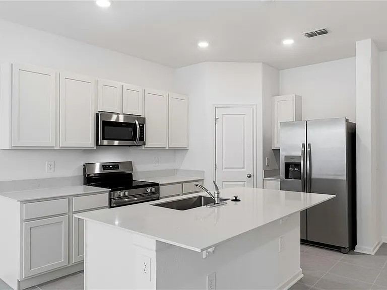 3143 Kurtz Ter — Photo 3