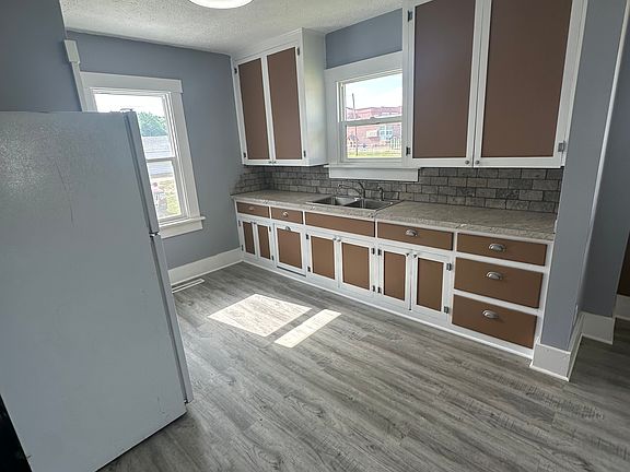 3rd image of 1420 4th Ave