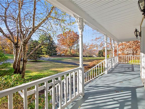 2nd image of 10 Mill Ct
