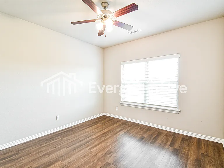 200 Grove Ln — Photo 11