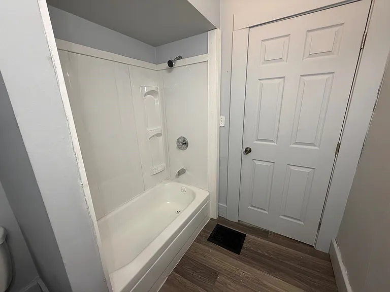 409 W Woodbury St #W — Photo 5