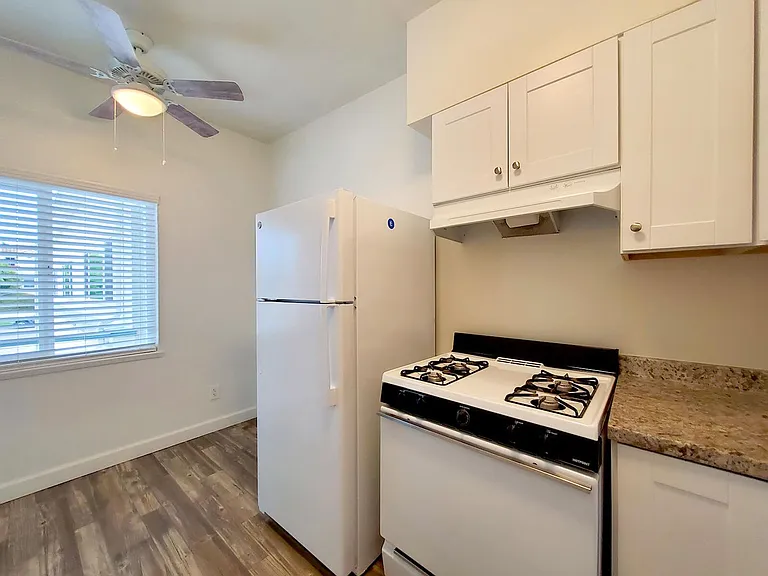 1465 Grand Ave — Photo 98