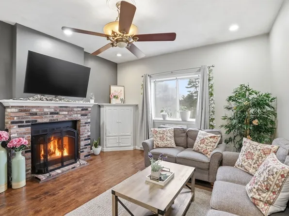 4 Erick Rd APT 99, Mansfield, MA 02048