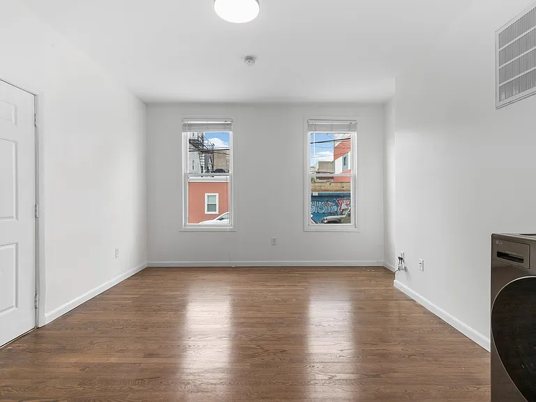 84 Griffith St #1 — Photo 7