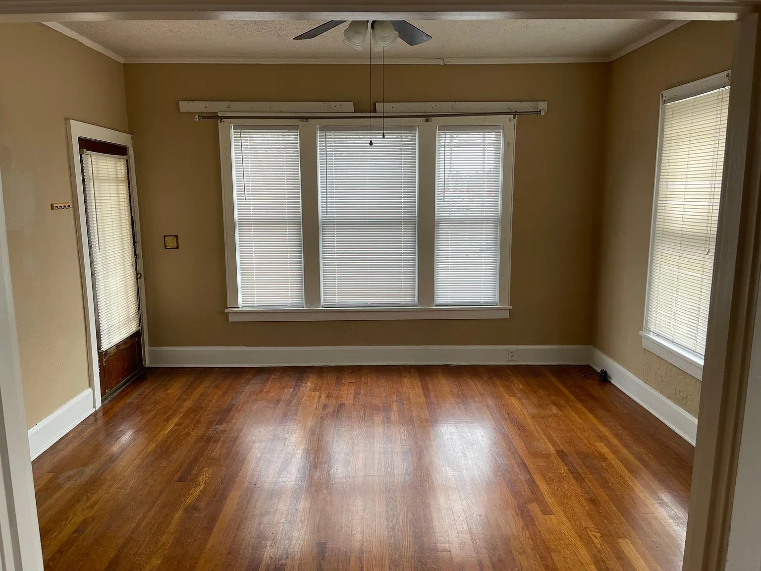 1 bed, 930 sqft, $1,600 — Photo 3