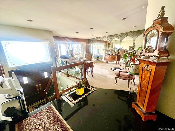 3rd image of 728 Arbuckle Avenue