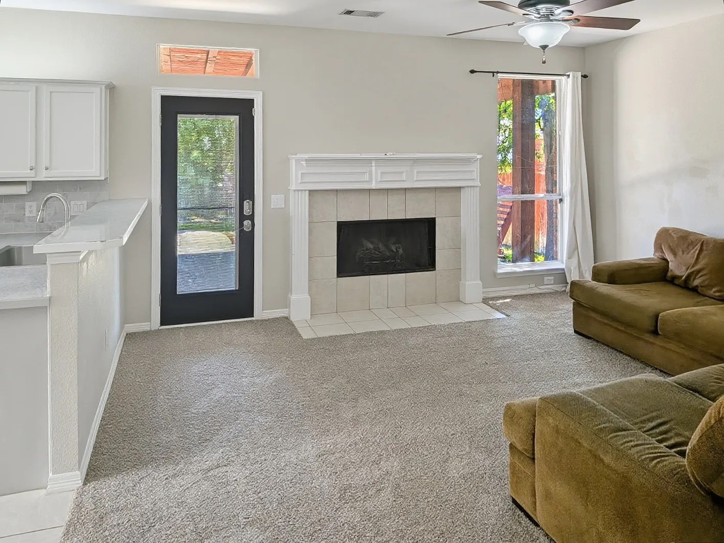 5 bed, 2470 sqft, $2,895 — Photo 4