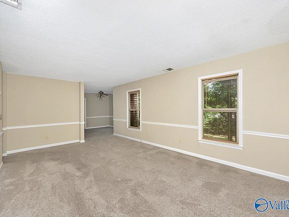 5th image of 2048 Woodlawn Dr SW Unit 2048