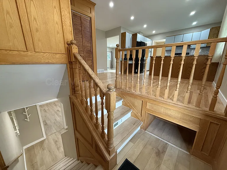 18 Trinity Pl W — Photo 3