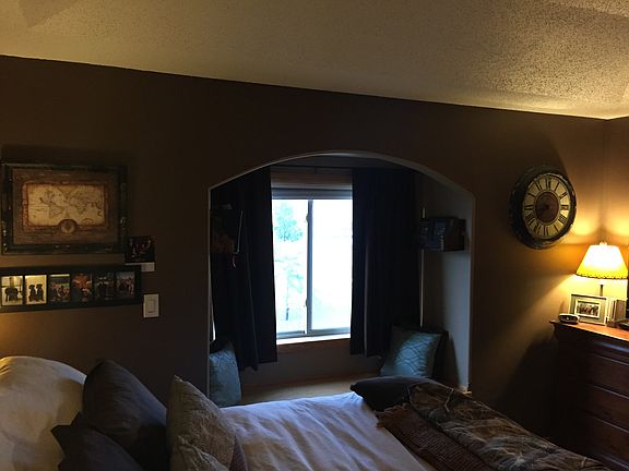 4th image of 610 36th Ave W