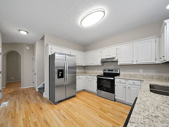 3rd image of 669 Wedgewood Dr