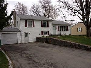2nd image of 18 Hampton Rd