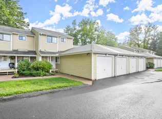 17 Wiggins Farm Dr #C, Simsbury, CT 06070