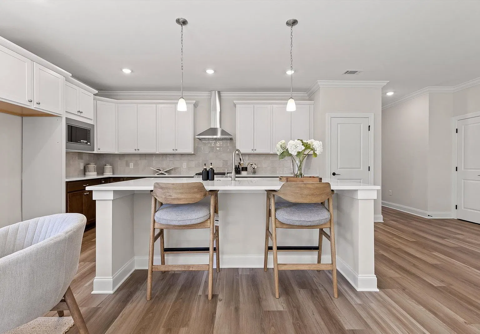 4 bed, 3.0 bath, 2350 sqft, $2,750 — Photo 4