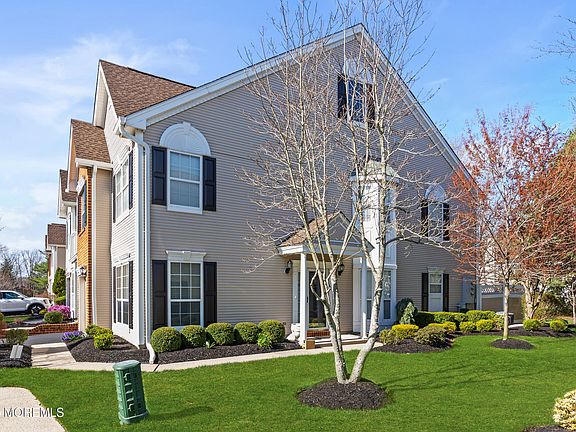 3rd image of 283 Daniele Drive