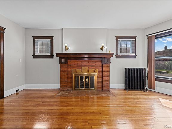 4th image of 708 Taylor St