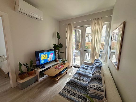 4th image of 952 Bedford Ave #1C