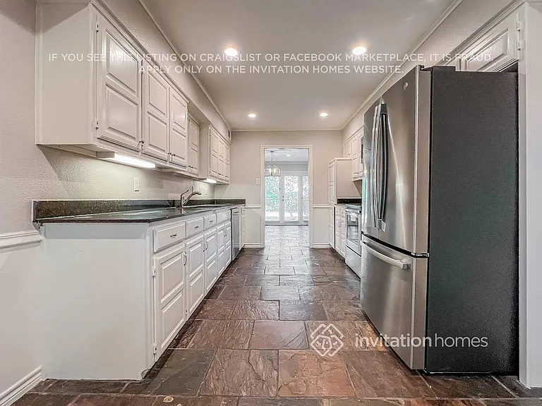 404 Columbia Dr — Photo 6