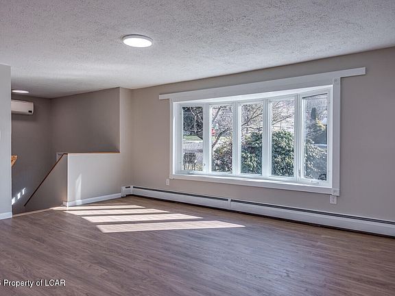 3rd image of 1 Sycamore Rd