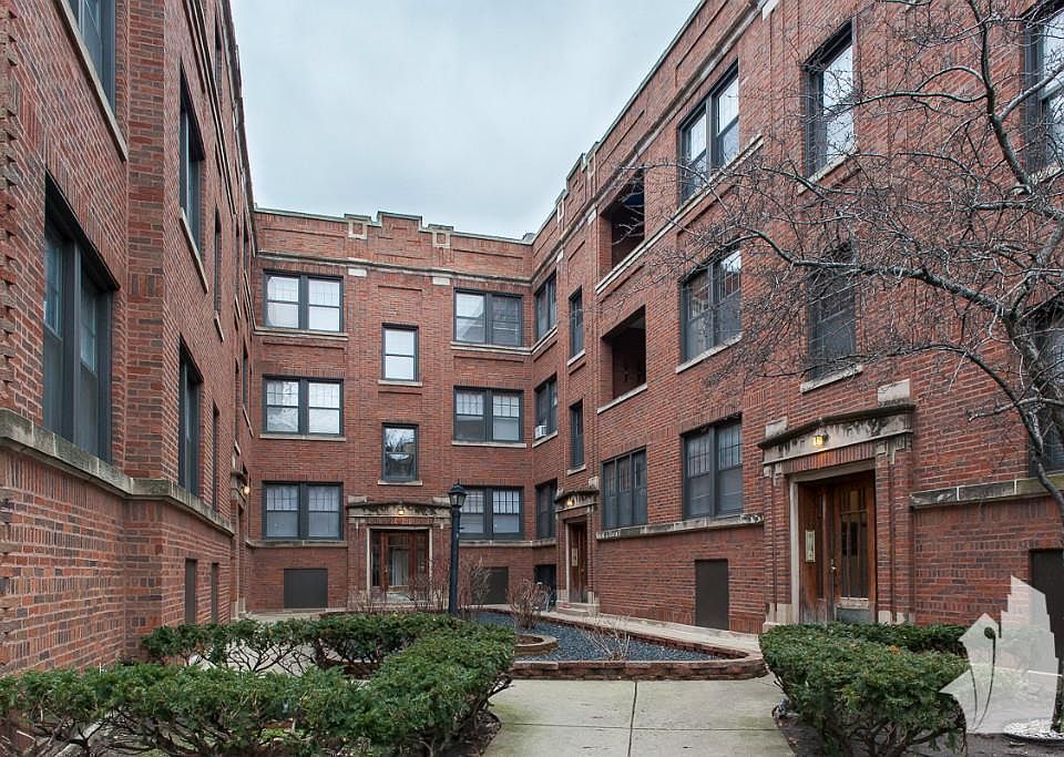1st image of 654 W Cornelia Ave #1JF