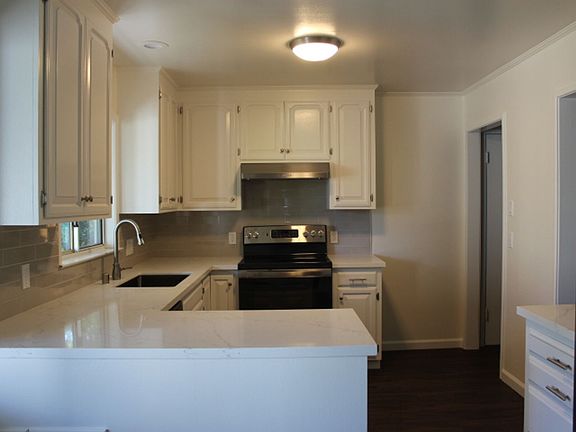 5th image of 1438 Parrott Dr