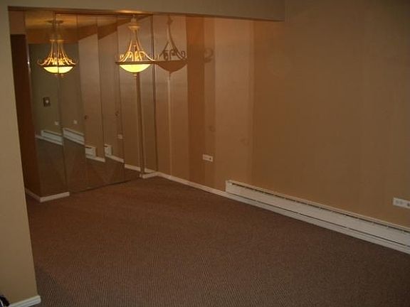 Taupe paint, neutral berber 