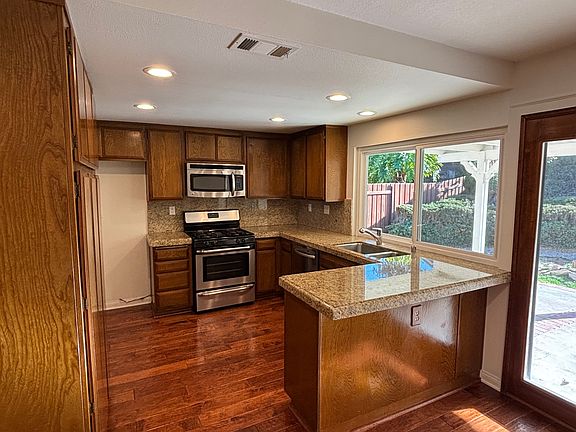 4th image of 4034 Colonett Pl