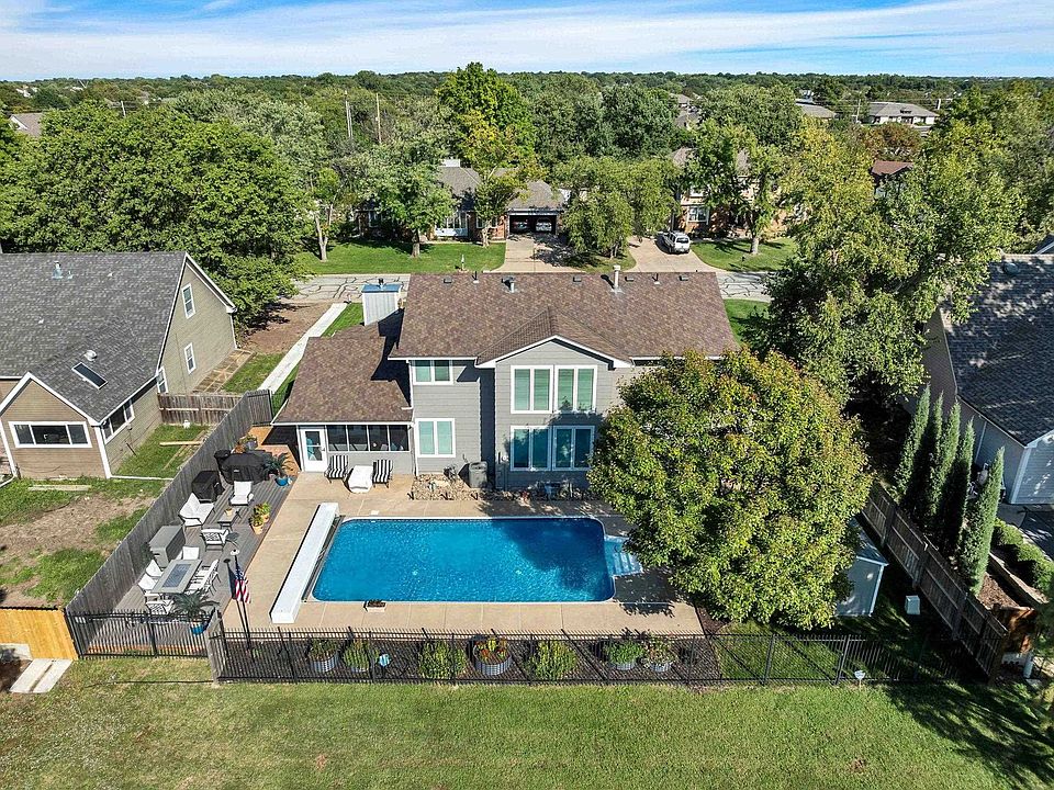 1st image of 2431 N Hathway Cir