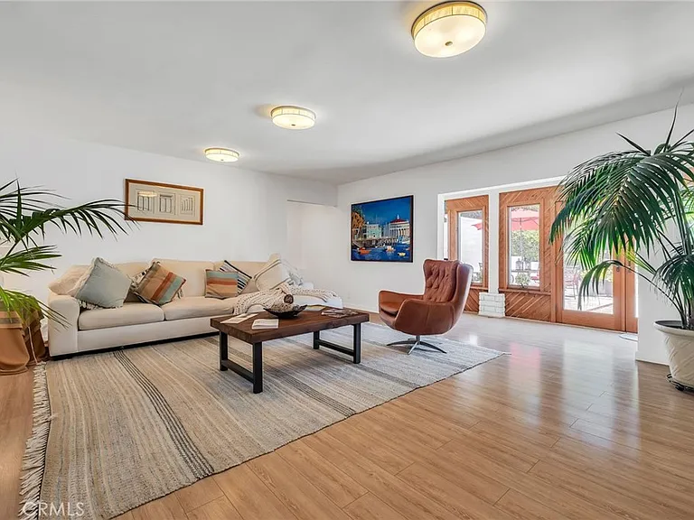 2324 W 37th St — Photo 13