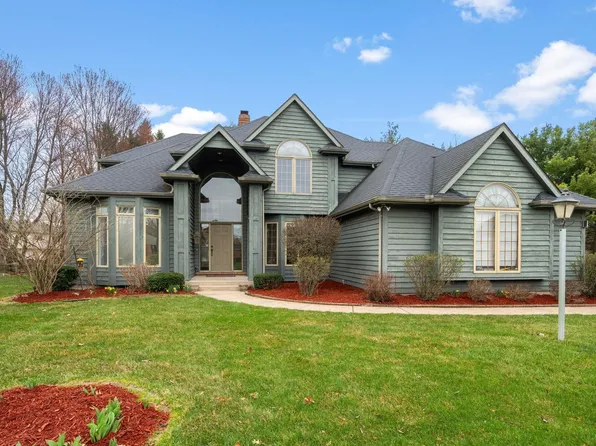 51570 Bluffside Ct, Granger, IN 46530