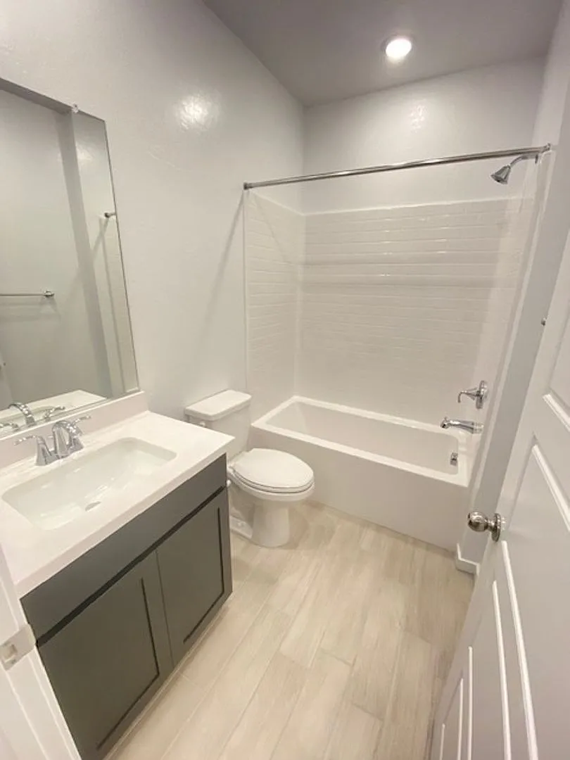 Brand New 3 Bedroom Townhome — Photo 2