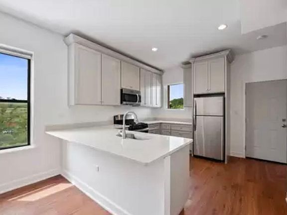2nd image of 6036 N Broadway St #2