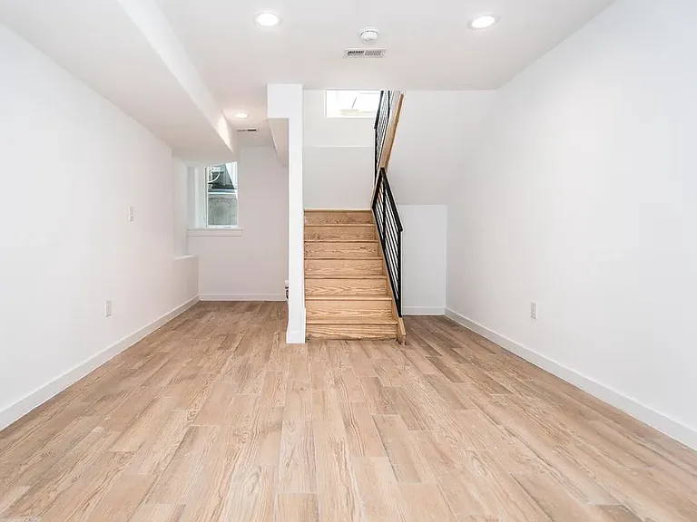 1836 N Marshall St — Photo 12
