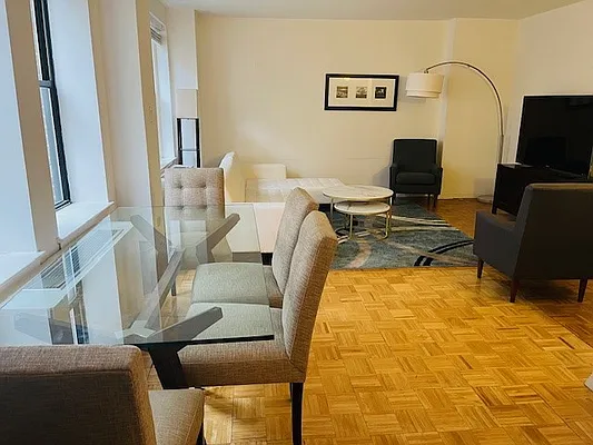 Rented by Manhattan Management Group | media 53